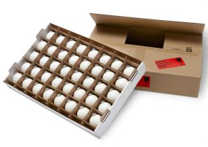 Bolas de Navidad - caja de cartón para envío de bandeja