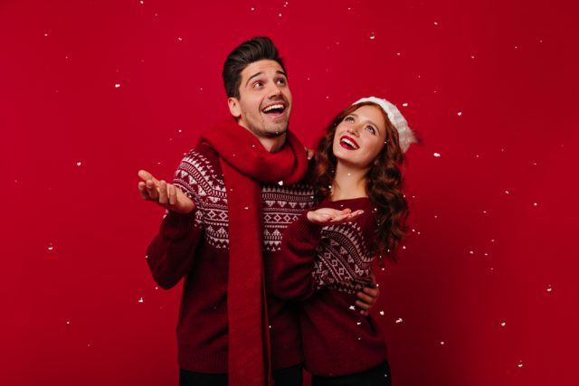 Difunda la alegría navideña con prendas de punto sostenibles