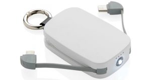 Mini Power Bank llavero con cables incluidos y linterna - Imprescindible en su bolsillo