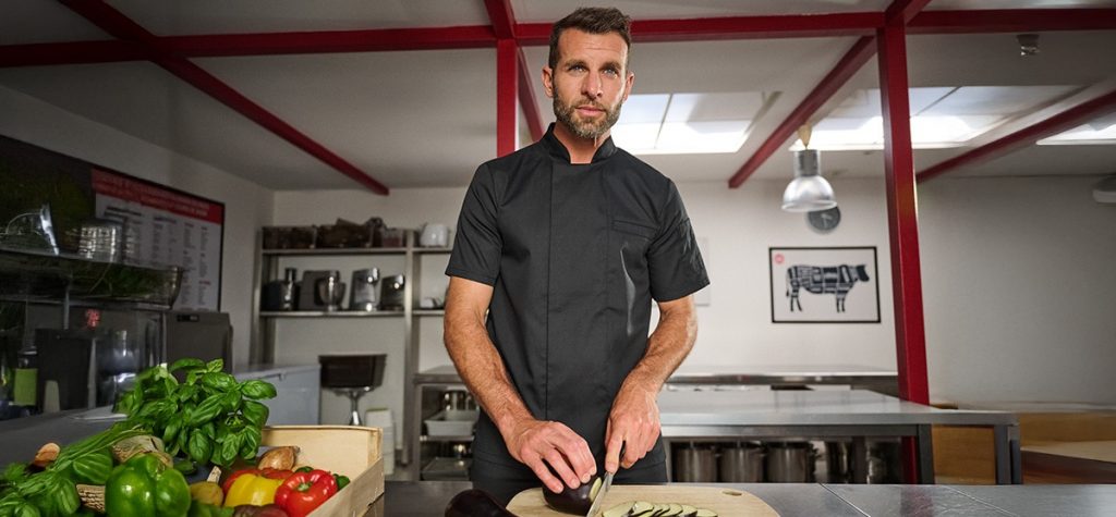 6 modelos clave para vestir a los equipos de cocina