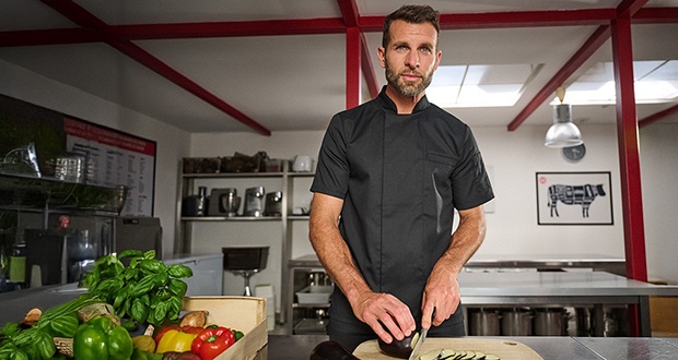 6 modelos clave para vestir a los equipos de cocina