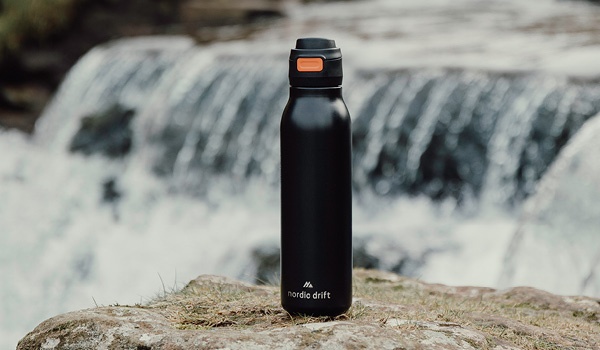 NUEVA botella de agua de Nordic Drift: ideal para paseos y excursiones urbanas NUEVA botella de agua de Nordic Drift: ideal para paseos y excursiones urbanas